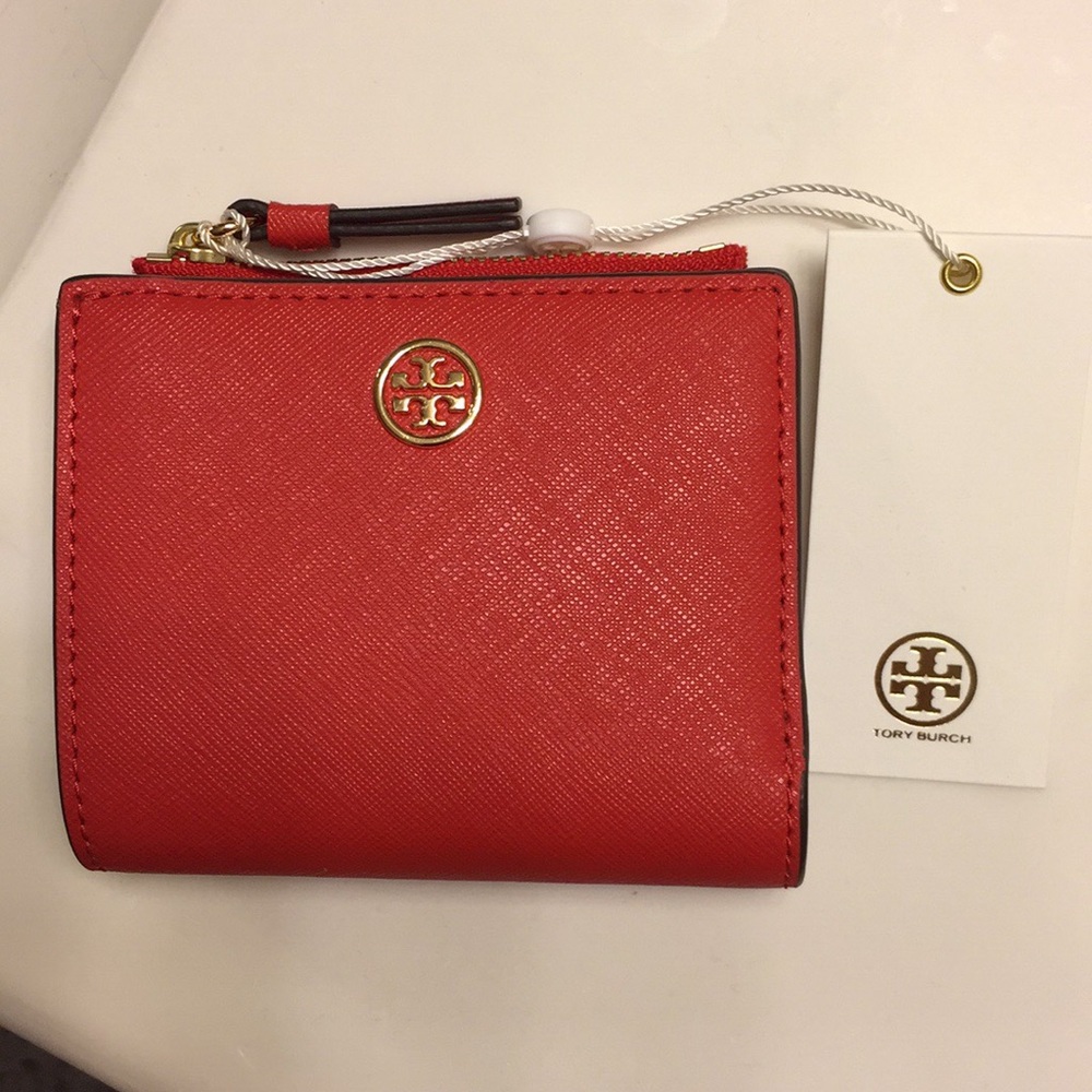 NWT Tory Burch Robinson wallet